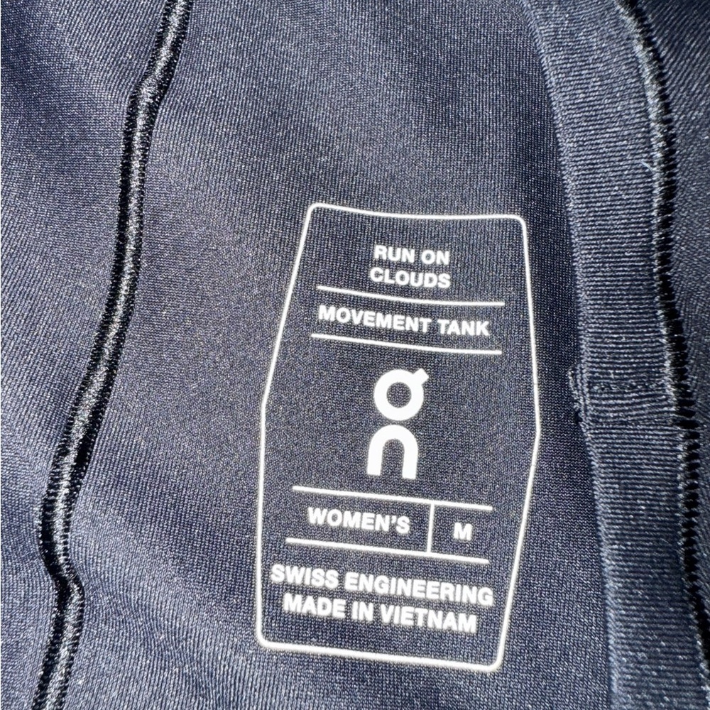 On Running Black Movement Tank Racerback Size Medium - Picture 8 of 10